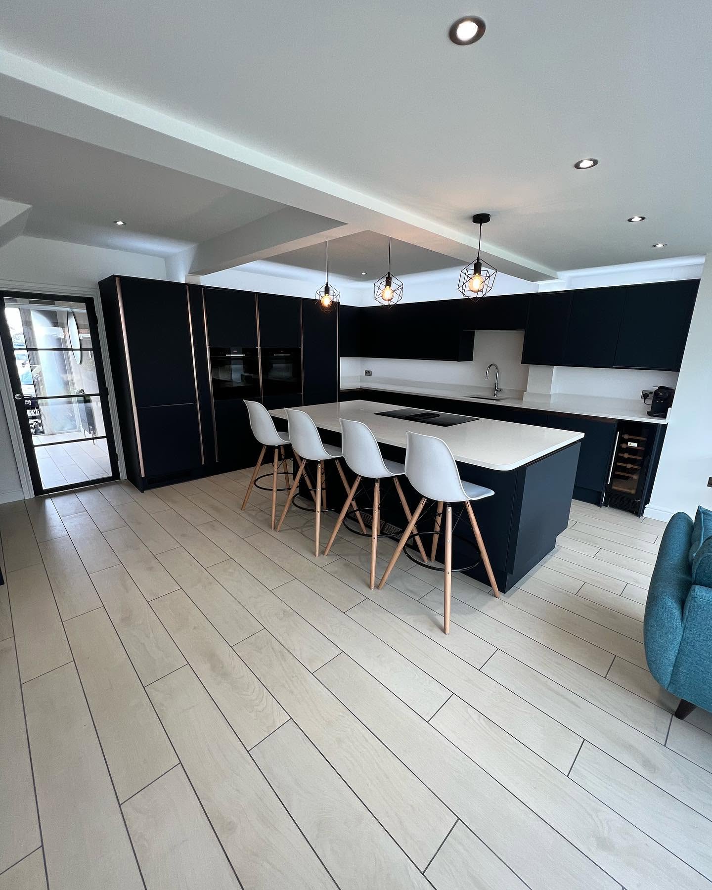 Fitted kitchen-diner with island and pendant lighting